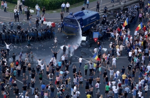 Во время протестов в Румынии пострадали 455 человек