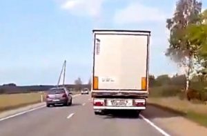 Оправдан ли такой риск?! Под Резекне едва не произошло лобовое столкновение