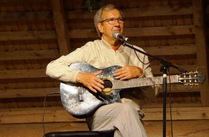 «Меня заставили»: еще один латвийский поэт признался в сотрудничестве с КГБ