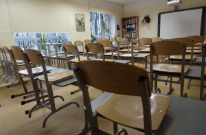 Газета: партии не торопятся подкрепить обещания учителям подписью