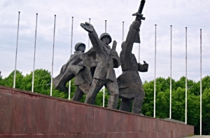 ЛТВ выяснило, как кандидаты в депутаты относятся к сносу памятника Освободителям