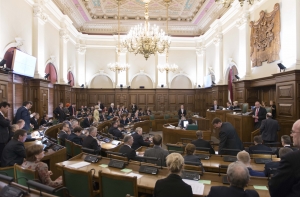 Комиссия Сейма единогласно одобрила открытые выборы президента