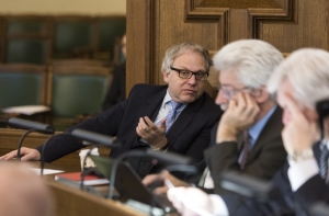 Депутат: правящим невыгоден сильный президент, им и так хорошо!