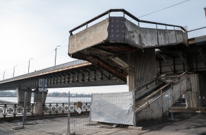 Бюро столетия Латвии недовольно защитным тентом на Вантовом мосту