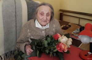 Бодрости духа! Самоуправление поздравило жительницу со 107-летием