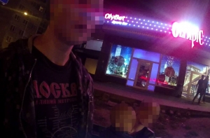 Рига: 4-летний мальчик ждал, пока родители наиграются в «аппараты»