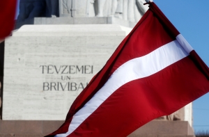 Слушатель на Baltkom: меня могли посадить за карикатуру флага Латвии