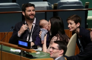 Новозеландский премьер пришла на Генассамблею ООН с трехмесячной дочерью