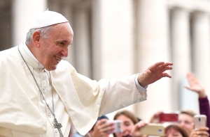 Стало известно, что подарят папе римскому Франциску в Латвии