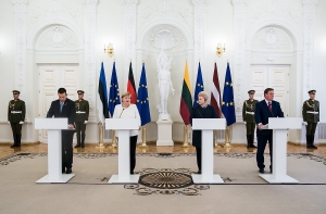 Меркель: пока Россия не выведет войска из Украины, санкции не отменим