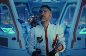 В новом клипе «Ленинграда» Шнуров улетел в космос