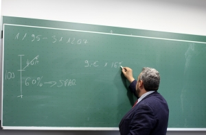 Смягчили требования к учителям: вести уроки смогут студенты