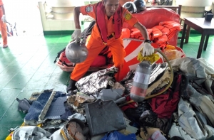 Опубликовано видео с места крушения Boeing в Индонезии