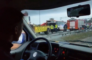 Под Адажи столкнулись автобус и легковушка: один человек погиб