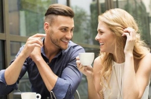 Как очаровать мужчину с первого слова: 10 проверенных правил светской беседы