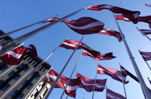 Выводы исследователей: большинство латвийцев - ксенофобы и националисты