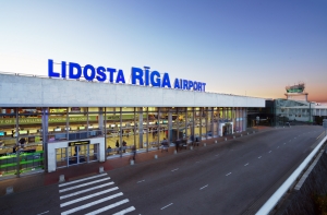 Хаос в аэропорту «Рига»: пассажиры не могут попасть на свои рейсы