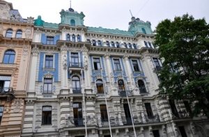 Не все равны: шведским ректорам разрешили не знать латышский