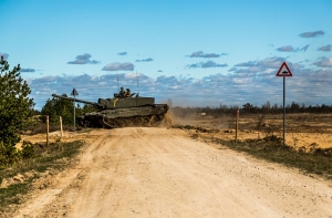 По дорогам Латвии движется военная техника из Эстонии и Литвы
