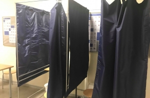 Слушатели Baltkom: выборы ничего не изменят, Латвия будет страной пенсионеров!