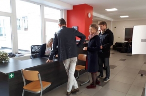 К полудню на выборах в Сейм проголосовало 335,7 тыс. человек