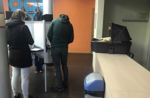 Соцсети: пятилетний сын злится, что не может отдать голос на выборах