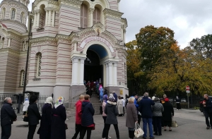 Православные выстроились в очередь, чтобы поклониться иконе «Знамение»