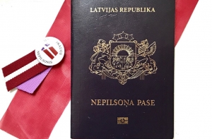 Эксперт: Латвия сама создала неграждан, а теперь их в этом статусе упрекает