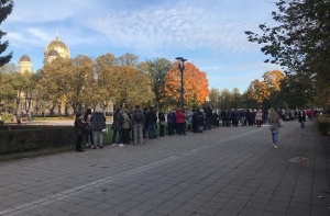 Очередь верующих к иконе «Знамение» растянулась на сотни метров