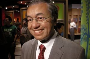 Премьер Малайзии пошутил о повышении пенсионного возраста до 95 лет