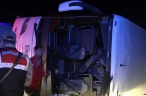 В Турции автобус съехал в кювет, семеро погибли и десятки пострадали