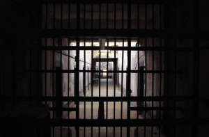 Двадцать мужчин осуждены за совращение малолетних девочек в Британии