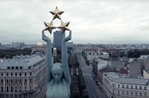 Подарок к столетию: за четыре минуты показали вековую историю Латвии