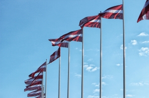 Где деньги? Возникли сложности с отчетом за столетие Латвии