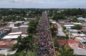 В сторону США идет пеший караван мигрантов из Гондураса и Гватемалы