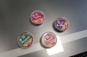 «Сильный Раймонд и нежная Вайра»: в Латвии продают президентскую селедку