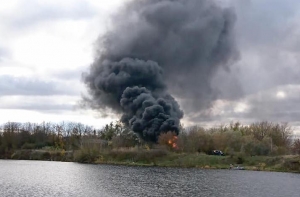 В Кенгарагсе возник пожар: горят шины и мусор