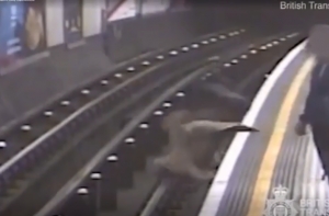 В Лондоне неизвестный толкнул под поезд 91-летнего экс-главу Евротоннеля