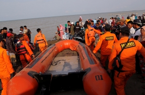 У берегов Индонезии найдены тела погибших в авиакатастрофе