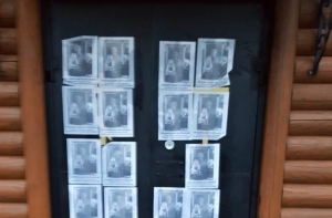 Православный храм на Украине обклеили портретами Сталина