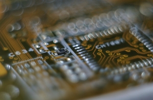 Сотрудникам Tele2 начали вживлять под кожу микрочипы