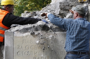 Нацблок: Польша избавилась от советских памятников, а мы когда?