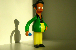 «Симпсоны» могут лишиться персонажа из-за обвинений в расизме