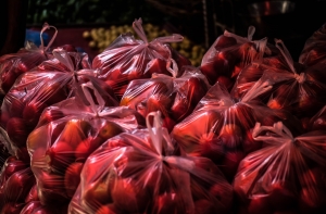 СМИ: бесплатные пластиковые пакеты не исчезнут, но этим довольны не все