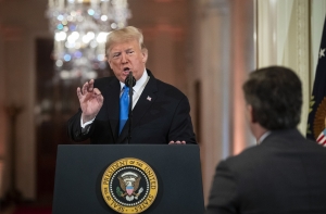 Суд предписал Белому дому восстановить пропуск корреспондента CNN