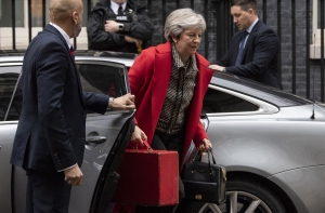 В Британии начнут процедуру отстранения Терезы Мэй от власти