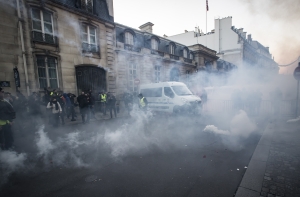 Во Франции более 200 человек пострадали во время протестов