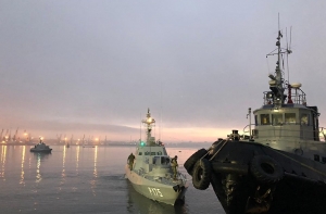 ФСБ России опубликовало фотографии задержанных украинских кораблей