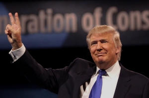 Во Франции Трампу напомнили о правилах приличия