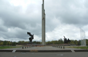 Нацблок хочет выделить 12 000 евро на «правдивые» таблички к памятникам СССР